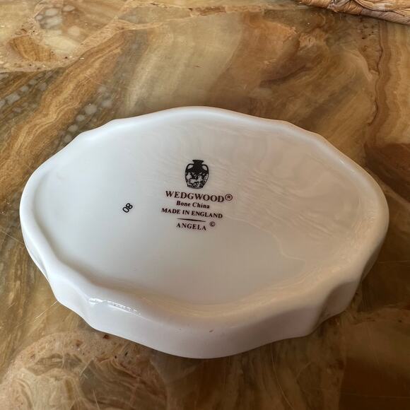 Wedgewood “Angela” Soap Dish - Picture 4 of 4
